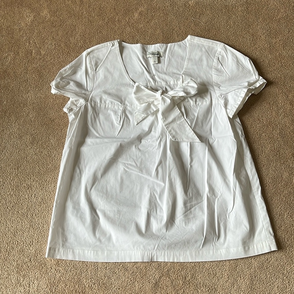 New Ladies flowy white top! V Neck with bow, cap sleeve. Sz. L, Machine washable